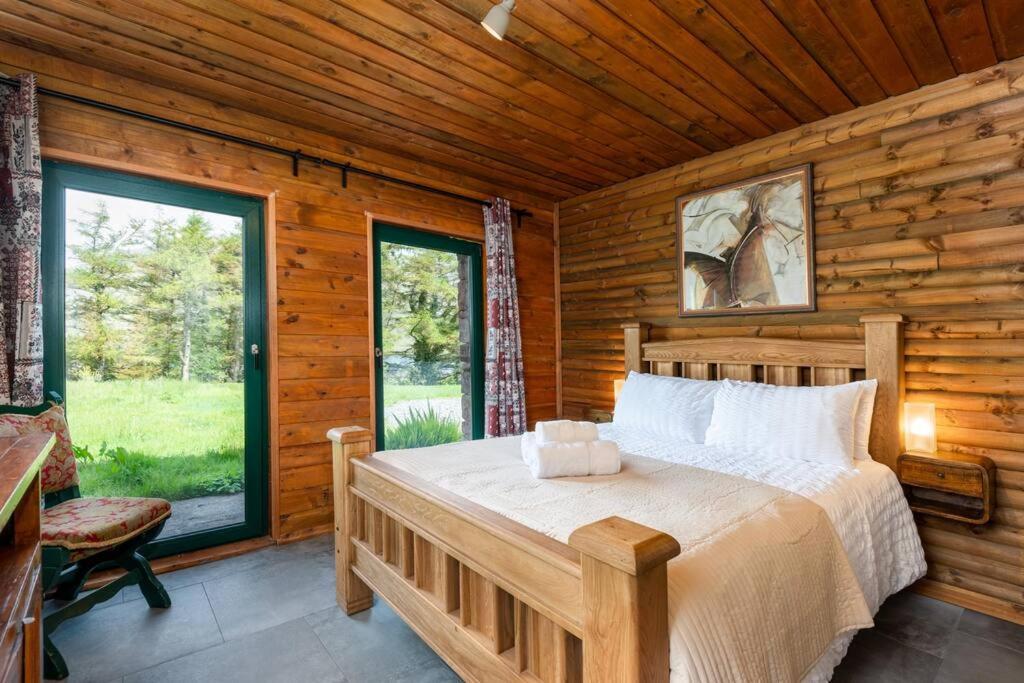 Heather Lodge With Sea And Mountain Views Leenaun Eksteriør billede